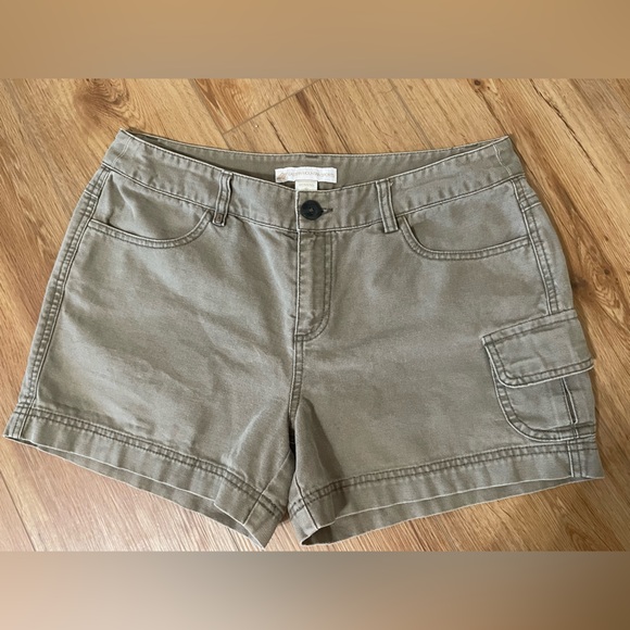 Eastern Mountain Sports cotton shorts, size 10 - Picture 1 of 8